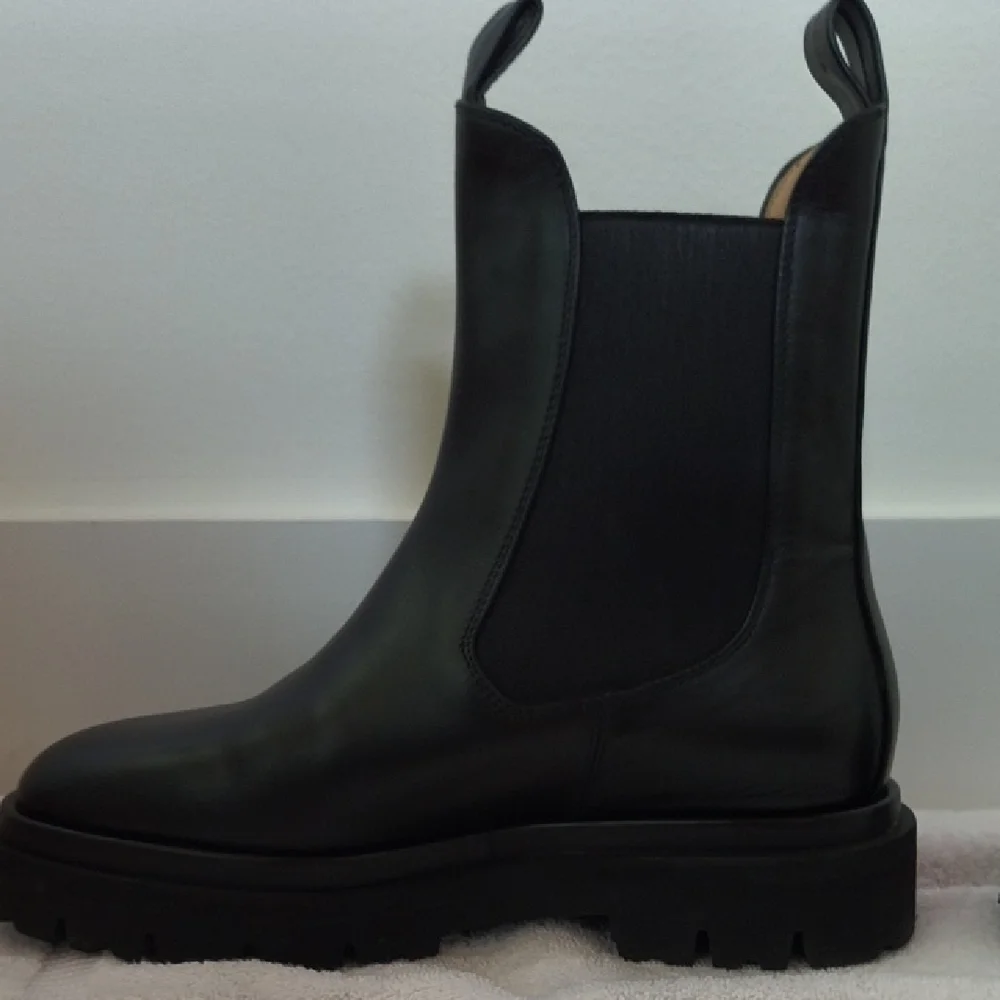 Dear Frances Tony Black Leather Ankle Chelsea Boots, Size 37 - Picture 2 of 11